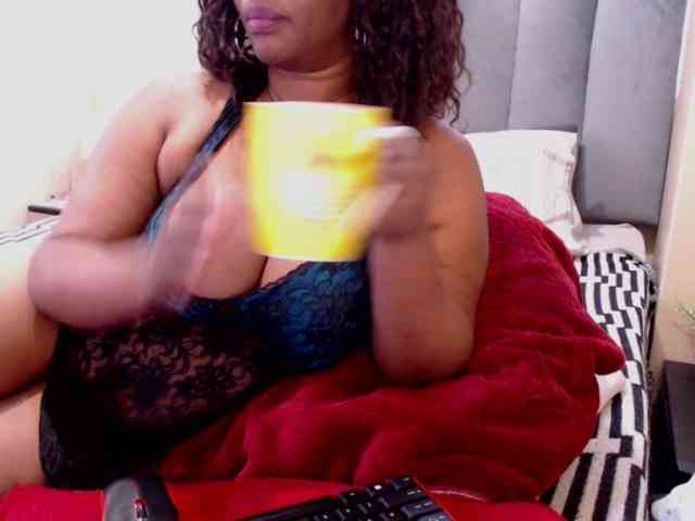 JUICYBOOBS36DD webcam