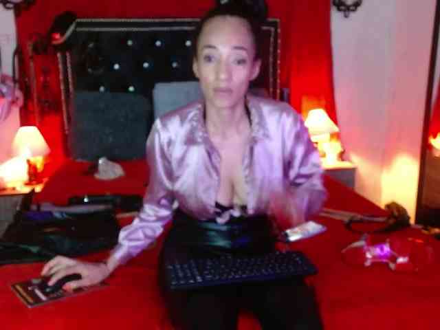 Ameliemartinez webcam