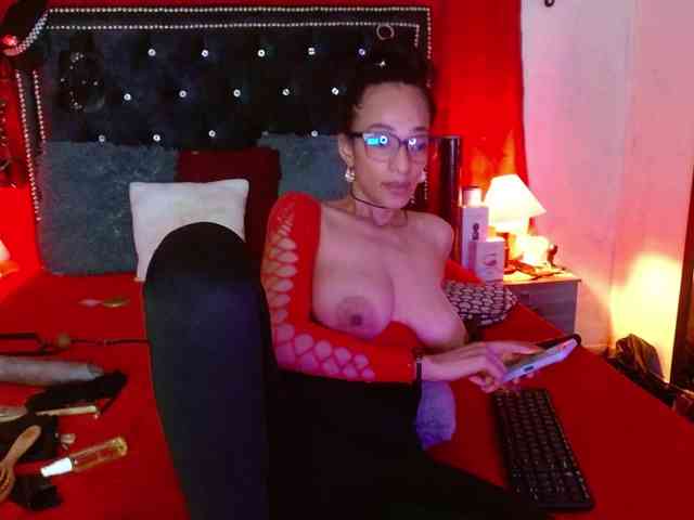 Ameliemartinez webcam