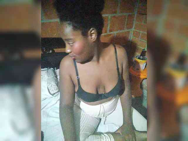 EmiliAddams webcam
