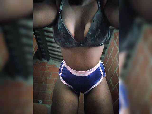 EmiliAddams webcam