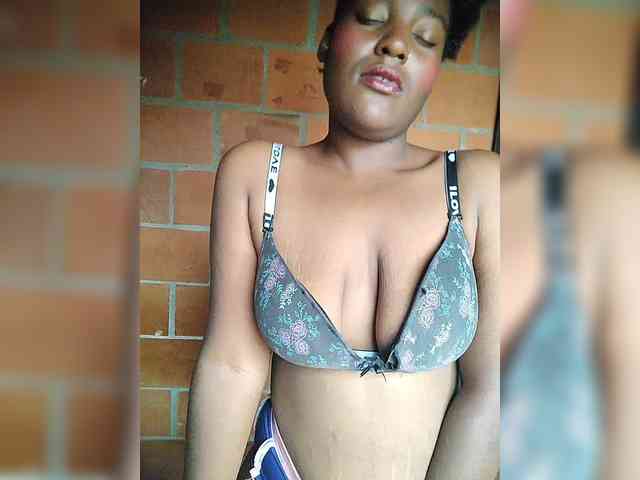 EmiliAddams webcam
