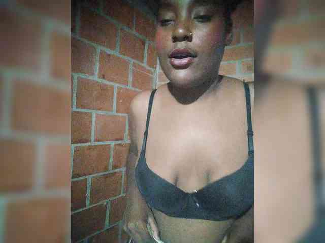 EmiliAddams webcam