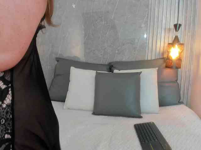 Emili-Hot webcam
