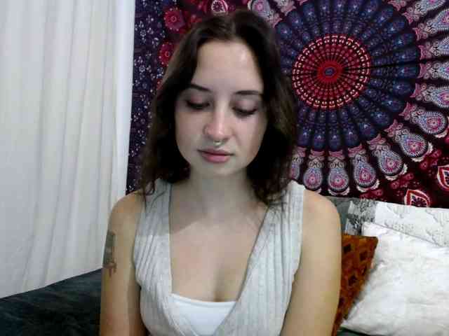 AdalynGlow webcam