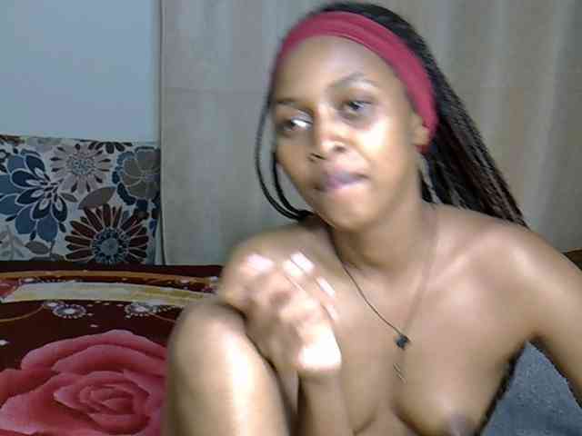 PetiteCaramel webcam