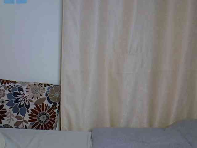 PetiteCaramel webcam