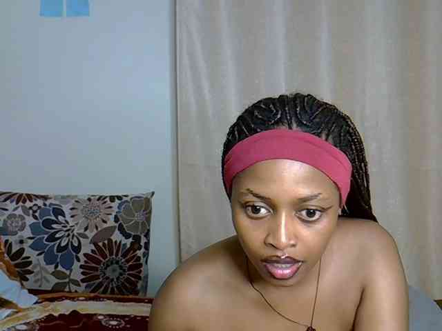 PetiteCaramel webcam