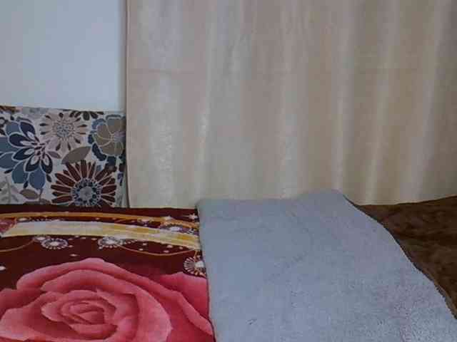 PetiteCaramel webcam