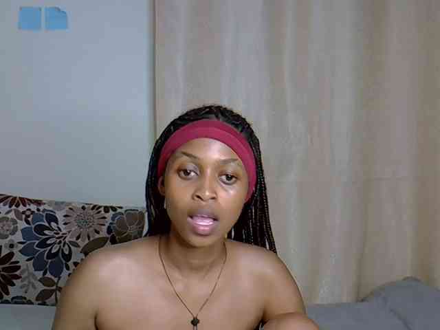PetiteCaramel webcam