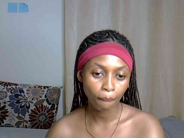 PetiteCaramel webcam