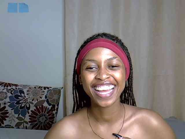 PetiteCaramel webcam
