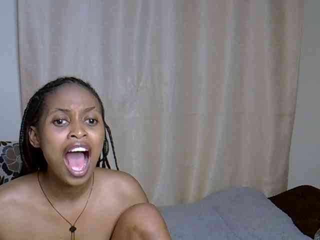 PetiteCaramel webcam