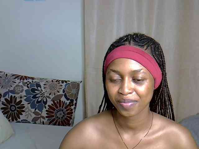 PetiteCaramel webcam