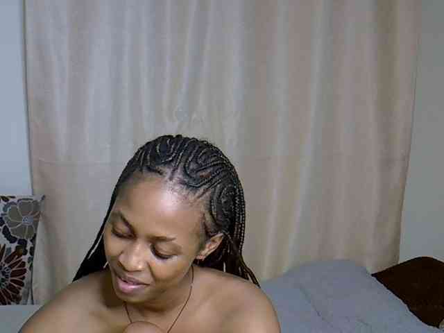 PetiteCaramel webcam