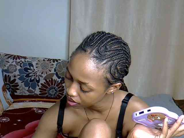 PetiteCaramel webcam