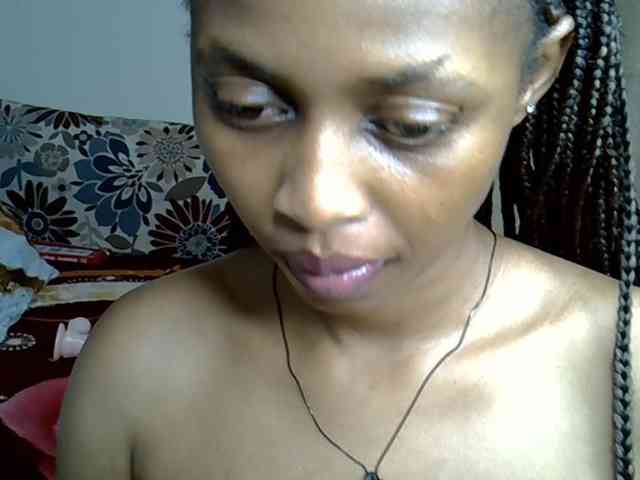 PetiteCaramel webcam