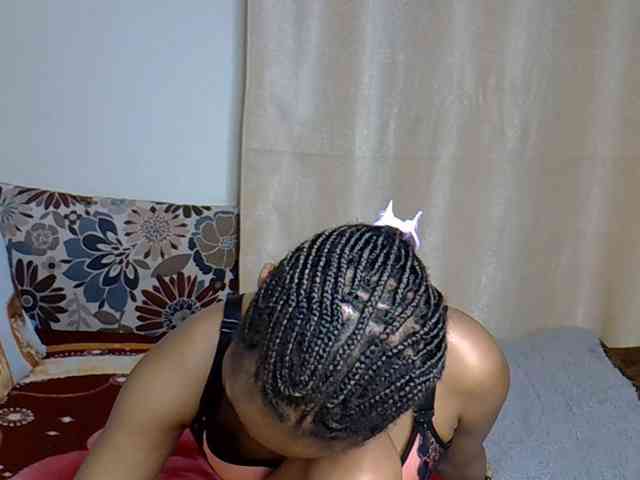 PetiteCaramel webcam