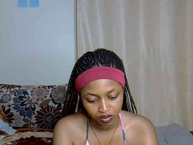 PetiteCaramel webcam