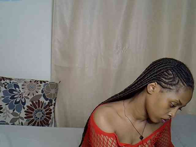 PetiteCaramel webcam