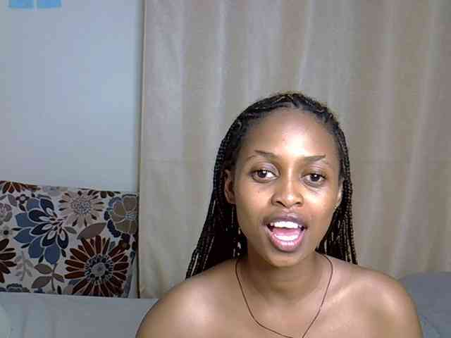 PetiteCaramel webcam