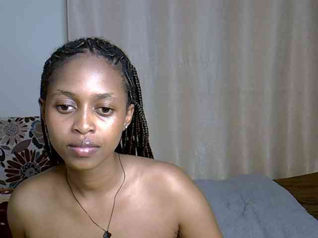 PetiteCaramel webcam