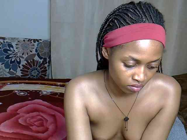 PetiteCaramel webcam