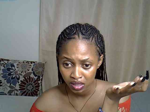PetiteCaramel webcam