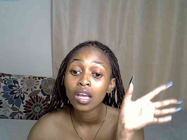 PetiteCaramel webcam