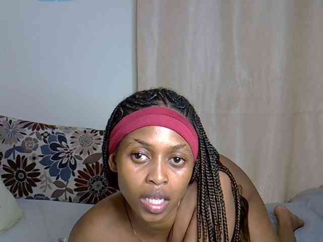 PetiteCaramel webcam
