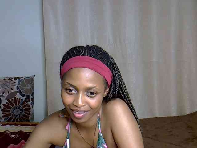 PetiteCaramel webcam