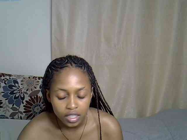 PetiteCaramel webcam