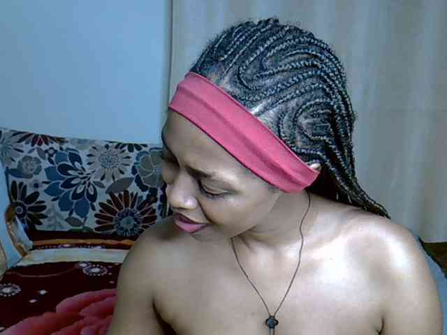 PetiteCaramel webcam