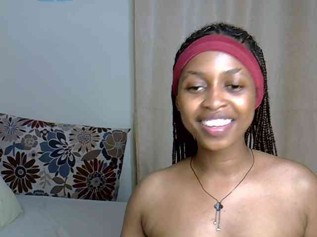 PetiteCaramel webcam