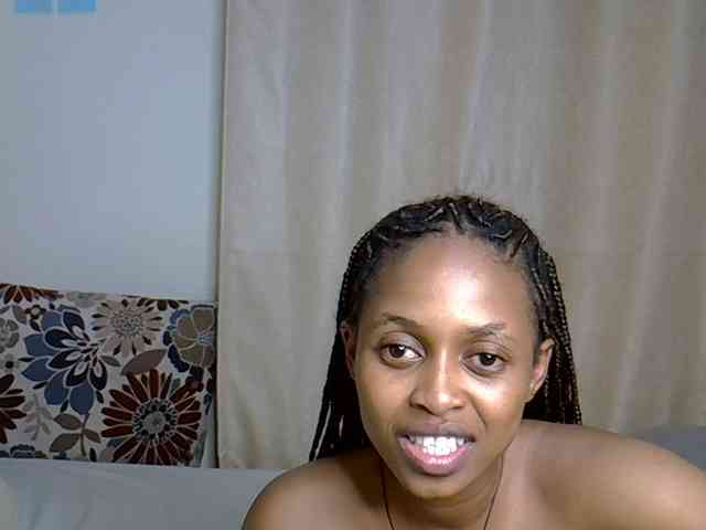 PetiteCaramel webcam
