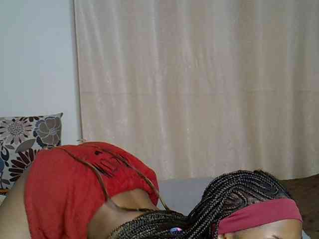 PetiteCaramel webcam