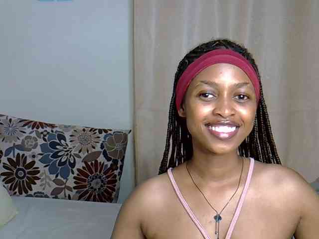 PetiteCaramel webcam