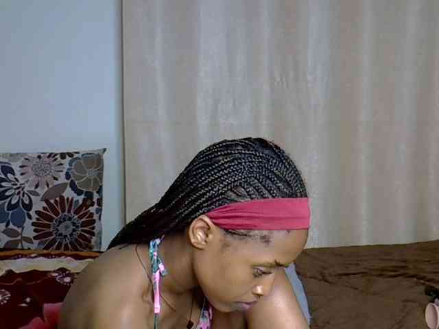 PetiteCaramel webcam