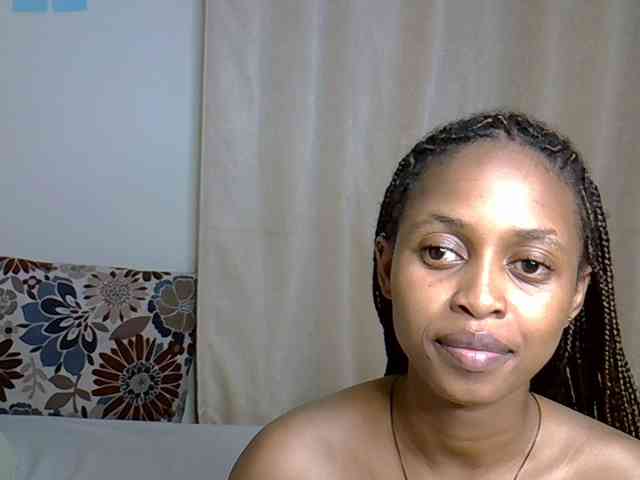 PetiteCaramel webcam