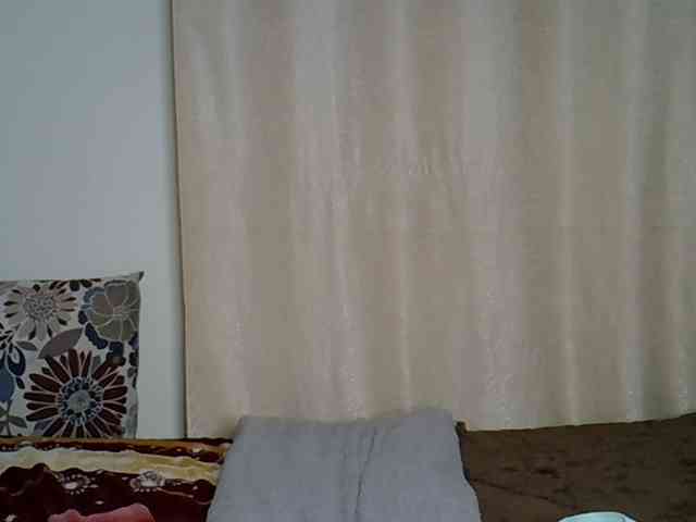 PetiteCaramel webcam