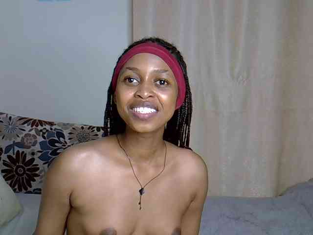 PetiteCaramel webcam