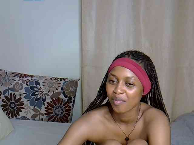 PetiteCaramel webcam