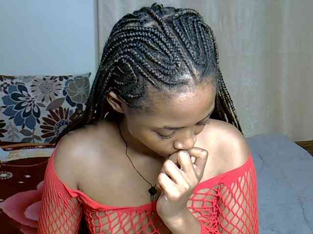 PetiteCaramel webcam