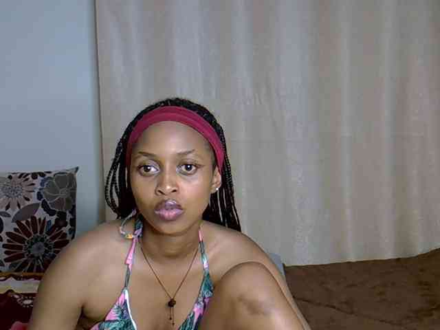 PetiteCaramel webcam