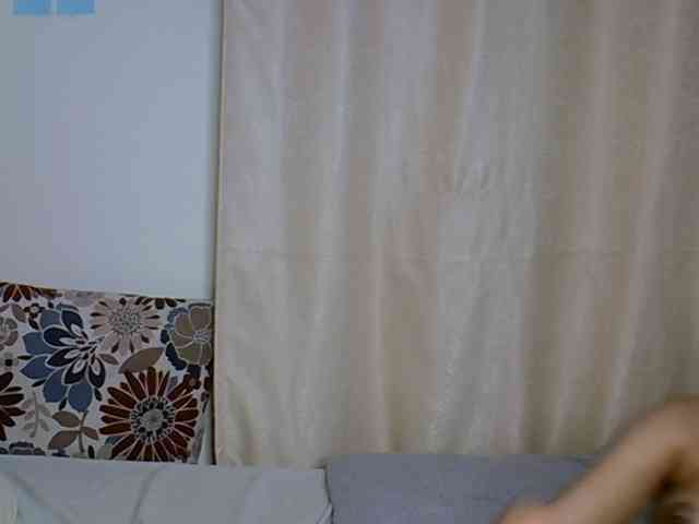 PetiteCaramel webcam