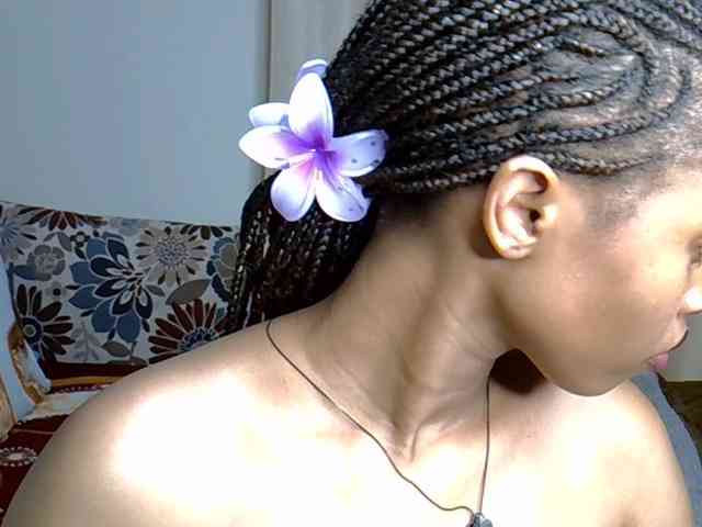 PetiteCaramel webcam