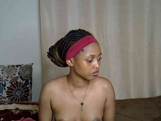 PetiteCaramel webcam