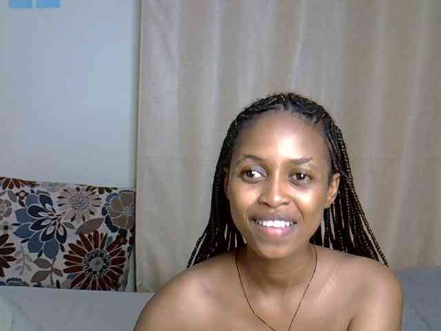PetiteCaramel webcam