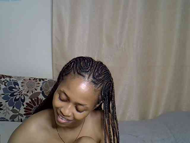 PetiteCaramel webcam