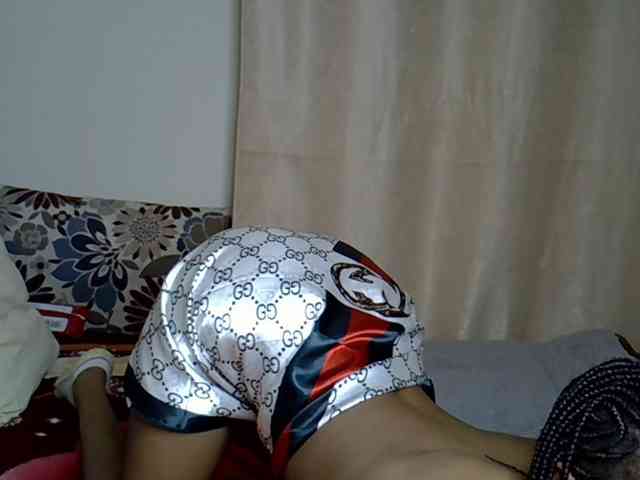 PetiteCaramel webcam